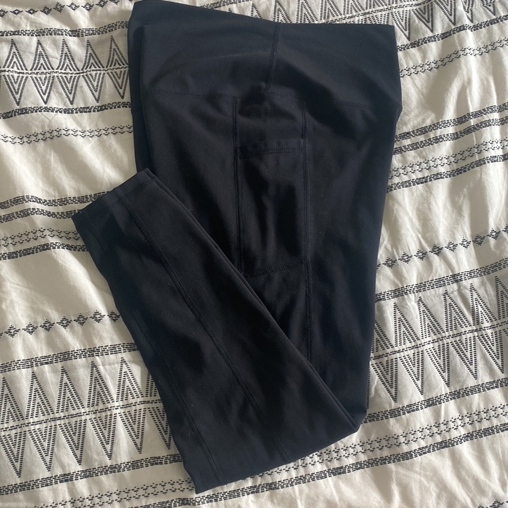 Colorfulkoala leggings with side pockets, size Medium, like new condition